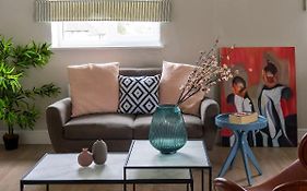 Beautiful New 2 Bed Flat - 5 August House